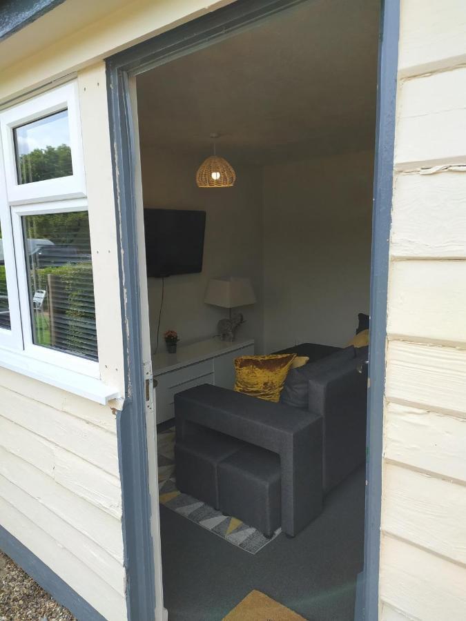 Garden Flat At The Infamous Piltdown Man Pub Apartment Fletching Exterior photo
